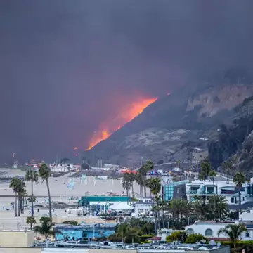 Ανταπόκριση από το Los Angeles | Οι διάσημοι που είδαν τα σπίτια τους να χάνονται στις φλόγες και η κατάσταση στην πόλη των Αγγέλων