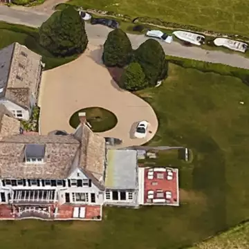 Το ονειρεμένο παραθαλάσσιο σπίτι της Taylor Swift πωλείται για 14,5 εκατομμύρια δολάρια