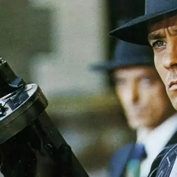 Αlain Delon | 72 πυροβόλα όπλα και χιλιάδες φυσίγγια κατασχέθηκαν από το σπίτι του