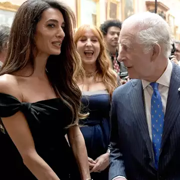 Bασιλιάς Κάρολος | Reunion με τους George και Amal Clooney για μια σημαντική τελετή στο παλάτι