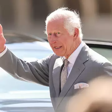 Ο Βασιλιάς Κάρολος στην Αυστραλία | Η λεπτομέρεια που προκαλεί ανησυχία για την κατάσταση της υγείας του