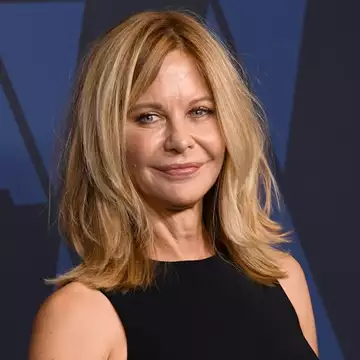 Η Meg Ryan υιοθέτησε ένα από τα πιο "βολικά" κουρέματα για γυναίκες άνω των 60