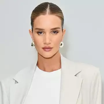 10 κομψά πεντικιούρ με την υπογραφή της Rosie Huntington-Whiteley
