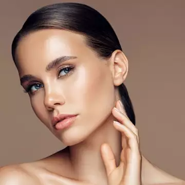 7 κρέμες με νιασιναμίδη για μια πιο λαμπερή επιδερμίδα χωρίς κηλίδες