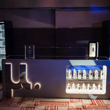 Black & White Party | Το μ. Artisan Water έκανε την πιο δροσερή εμφάνιση της βραδιάς