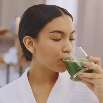 6 πρωινές συνήθειες για να χάσετε το επίμονο λίπος στην κοιλιά