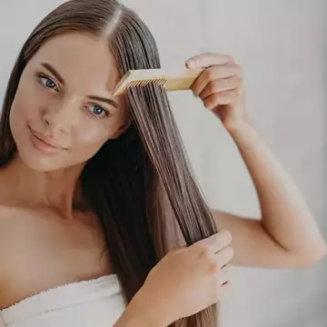 Πρώτα λευκά | Πότε θα πρέπει να σας ανησυχήσει η γήρανση των μαλλιών σας;