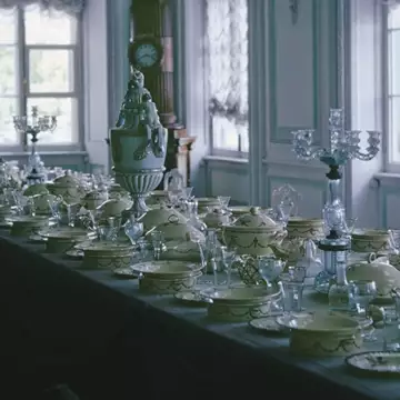 Αυτό το vintage τραπεζομάντιλο του 20ου αιώνα μπορεί να αξίζει σήμερα το βάρος του σε χρυσό