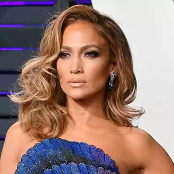 Τα χρώματα μαλλιών και οι τεχνικές που κρύβουν χρόνια