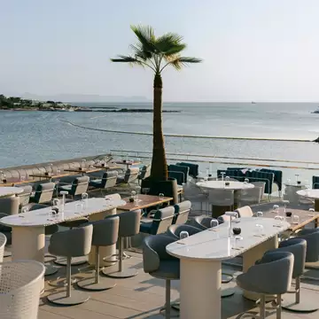 Drink Chic | Cocktails με θέα στο νέο rooftop προορισμό της Αθηναϊκής Ριβιέρας