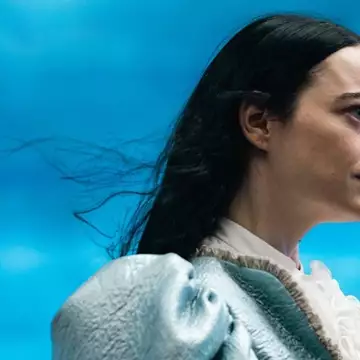 Poor Things | Τα κοστούμια της ταινίας του Γιώργου Λάνθιμου έρχονται στο Μουσείο Μπενάκη