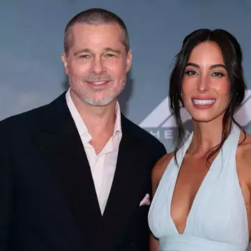 Brad Pitt και Ines de Ramon σε μία αμήχανη στιγμή στο κόκκινο χαλί