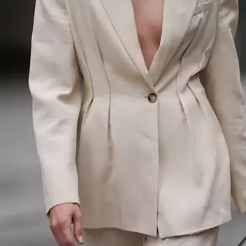 7 τρόποι για να λεπτύνετε τη μέση σας μετά τα 50