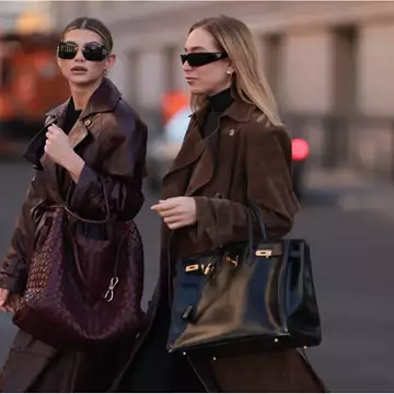 Τα suede τζάκετ και παλτό στα οποία αξίζει να επενδύσετε φέτος