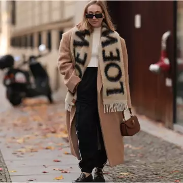 Τα wardrobe essentials που δεν πρέπει να λείπουν από τη φετινή σας γκαρνταρόμπα