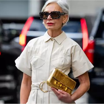 Τα κομψά καλοκαιρινά looks για γυναίκες άνω των 50