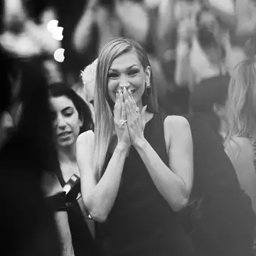 No naked dress, no problem | Οι σταρ που "αγνόησαν" με κομψό τρόπο το νέο dress code των Καννών