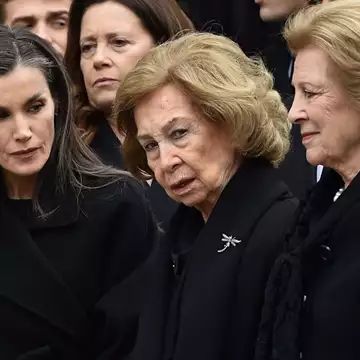 Ο συμβολισμός πίσω από τις καρφίτσες στα πέτα της Σοφίας και της Letizia της Ισπανίας στην κηδεία της Ειρήνης