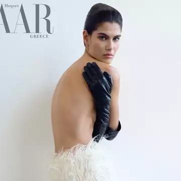 Η Ανθή Φακιδάρη φωτογραφίζεται αποκλειστικά για το Harper's Bazaar Greece