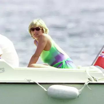 Η ιστορία πίσω από το τελευταίο φόρεμα της Diana που δεν πρόλαβε να φορέσει