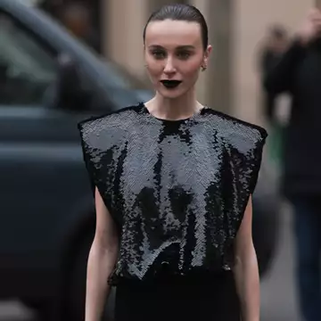 Τα πιο κομψά sequin tops που ταιριάζουν τέλεια με τζιν παντελόνι