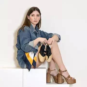 Δοκιμάζοντας τη συλλογή Castañer S/S ‘25 στο νέο της κατάστημα στο Golden Hall