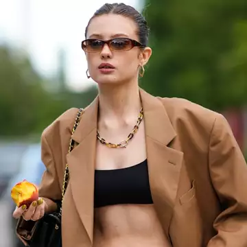 Το φρούτο που καίει περισσότερο κοιλιακό λίπος ακόμη κι από την άσκηση σανίδα, σύμφωνα με ειδικό