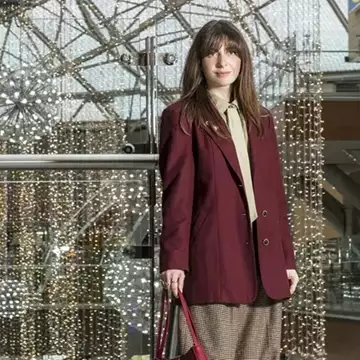 Festive Shopping | Από τη Gen Z έως τους boomers, οι γιορτές θέλουν στιλ και το βρίσκουν εδώ