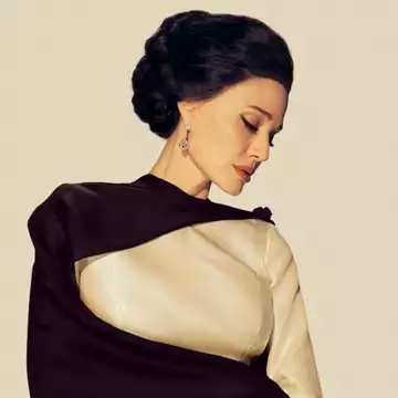 Maria | Η επίσημη αφίσα της ταινίας με πρωταγωνίστρια την Angelina Jolie - Πότε θα τη δούμε στο Netflix