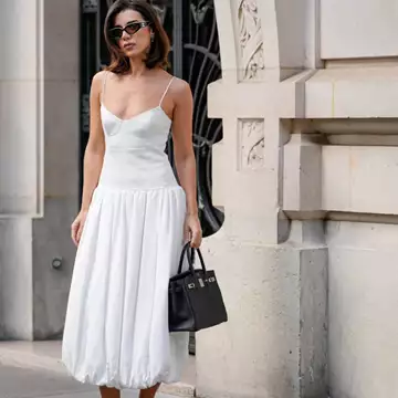 Ποια κομμάτια πρέπει να βάλετε στη Summer Capsule Wardrobe του 2025