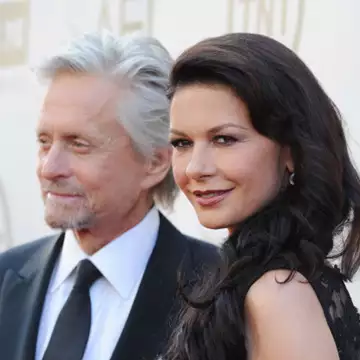 Michael Douglas & Catherine Zeta - Jones | Ξεδιπλώνουν τις χορευτικές τους ικανότητες σε ρυθμό Bollywood