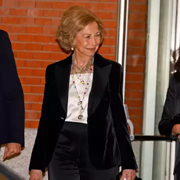 Βασίλισσα Σοφία | Με την ιδανική εμφάνιση για τις ακολουθίες της Μεγάλης Εβδομάδας