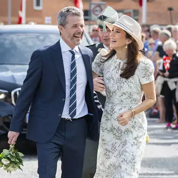 Βασίλισσα Mary της Δανίας | Η ερώτηση που έκανε δημόσια στον σύζυγό της, Frederik, και του προκάλεσε αμηχανία