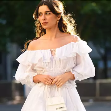 Τα smock φορέματα έχουν ακόμα την έγκριση των fashionistas