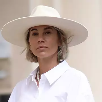 Αυτές είναι οι καλύτερες αντηλιακές πούδρες για γυναίκες άνω των 50