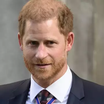 Πρίγκιπας Harry | Η κίνηση που φέρνει τη δυσάρεστη σύγκρισή του με τον πατέρα της Meghan Markle