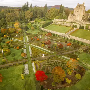 O οίκος Dior ταξιδεύει στη Σκοτία για την Cruise 2025