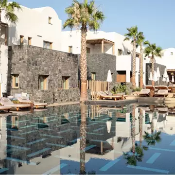 Radisson Blu Zaffron Resort | Το κυκλαδίτικης φιλοσοφίας resort που μάς οδηγεί (και) φέτος στη Σαντορίνη