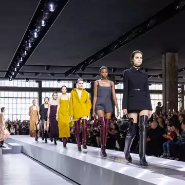 Η νεανική, αισθησιακή κομψότητα της νέας συλλογής Gucci