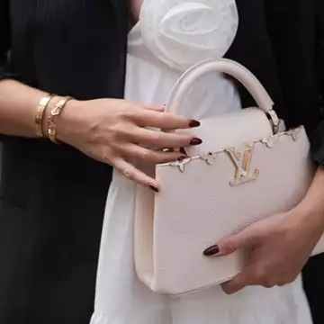 Be Your Own Nail Artist | Πώς θα κάνετε ημιμόνιμο μανικιούρ μόνη σας- όπου κι αν βρίσκεστε