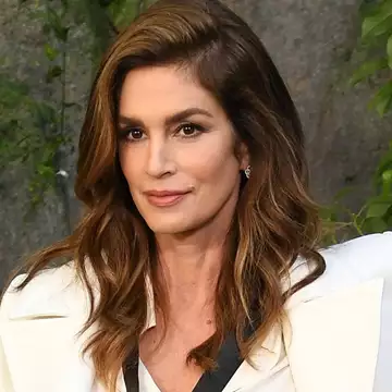 Οι καλοκαιρινές αποχρώσεις υγρών σκιών που θα αναδείξουν τα καφέ μάτια και πέντε μοναδικές προτάσεις