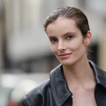 Αυτό είναι το επαγγελματικό trick στο μακιγιάζ που εξαφανίζει τις ρυτίδες γύρω από το στόμα