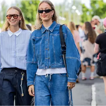 Πώς θα φορέσετε ένα denim jacket αυτή την εποχή