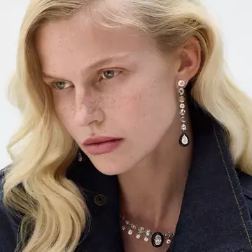 Πώς θα αναβαθμίσετε τα φθινοπωρινά looks σας με denim