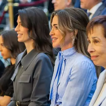 Πώς η Ράνια της Ιορδανίας επισκίασε την πριγκίπισσα Rajwa με μια κίνηση