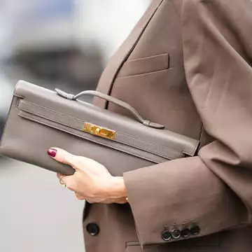 Mocha Mousse | 10 κομψά μανικιούρ στο it χρώμα του 2025