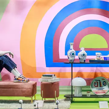 Τέχνη και μόδα συναντιούνται στις ανοιξιάτικες βιτρίνες του notos