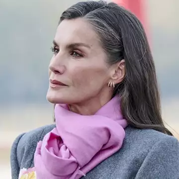 Φόρος τιμής! H ανατολίτικη πινελιά στη νέα εμφάνιση της βασίλισσας Letizia στην Κίνα