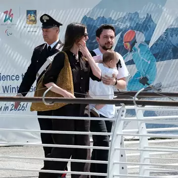 Rajwa της Ιορδανίας | Mε tartan καρό φούστα στην πρώτη της δημόσια εμφάνιση για το 2026