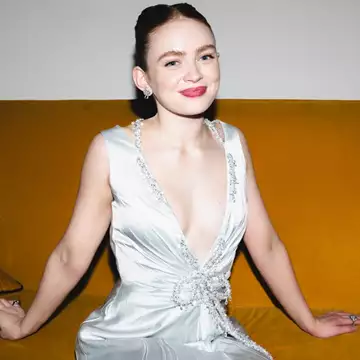 Sadie Sink | Το φρέσκο μακιγιάζ της στα Tony Awards είναι η απόδειξη ότι δεν χρειαζόμαστε πολλά προϊόντα για να λάμψουμε